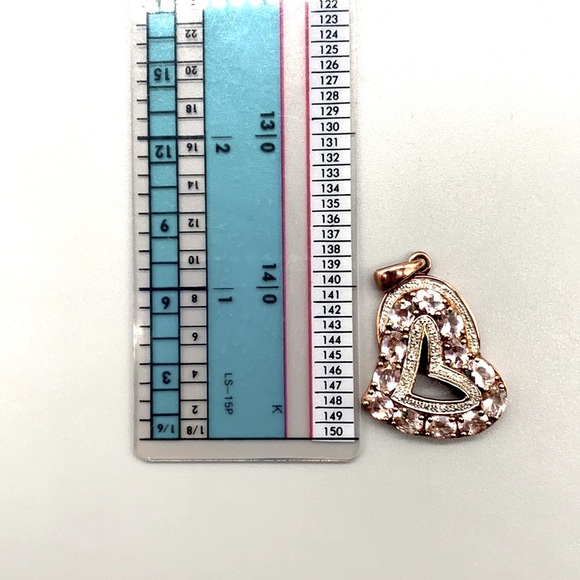 This is a stunning heart shaped pendant done with morganite and diamond 🎀 - Picture 4 of 8